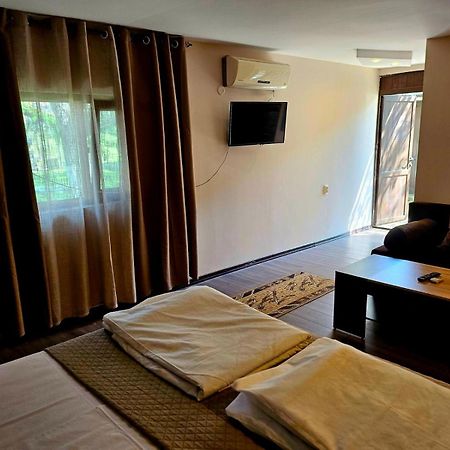 Orehite-Family Hotel ,Food & Pool Bozhichen エクステリア 写真