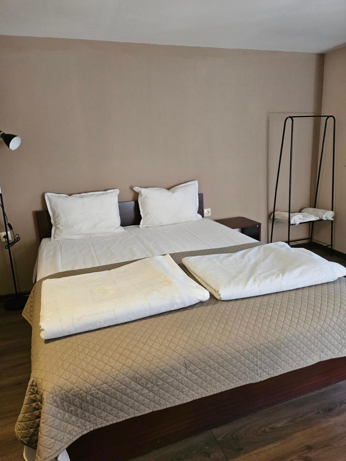 Orehite-Family Hotel ,Food & Pool Bozhichen エクステリア 写真
