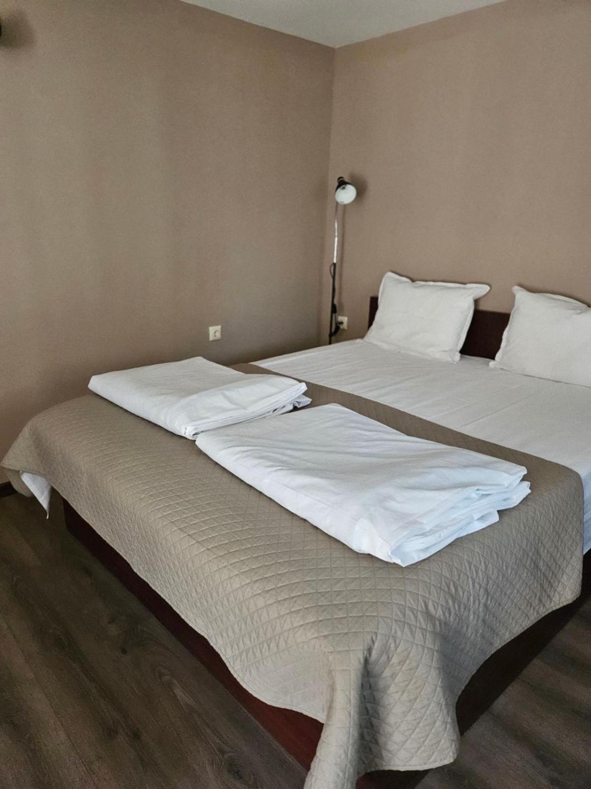 Orehite-Family Hotel ,Food & Pool Bozhichen エクステリア 写真