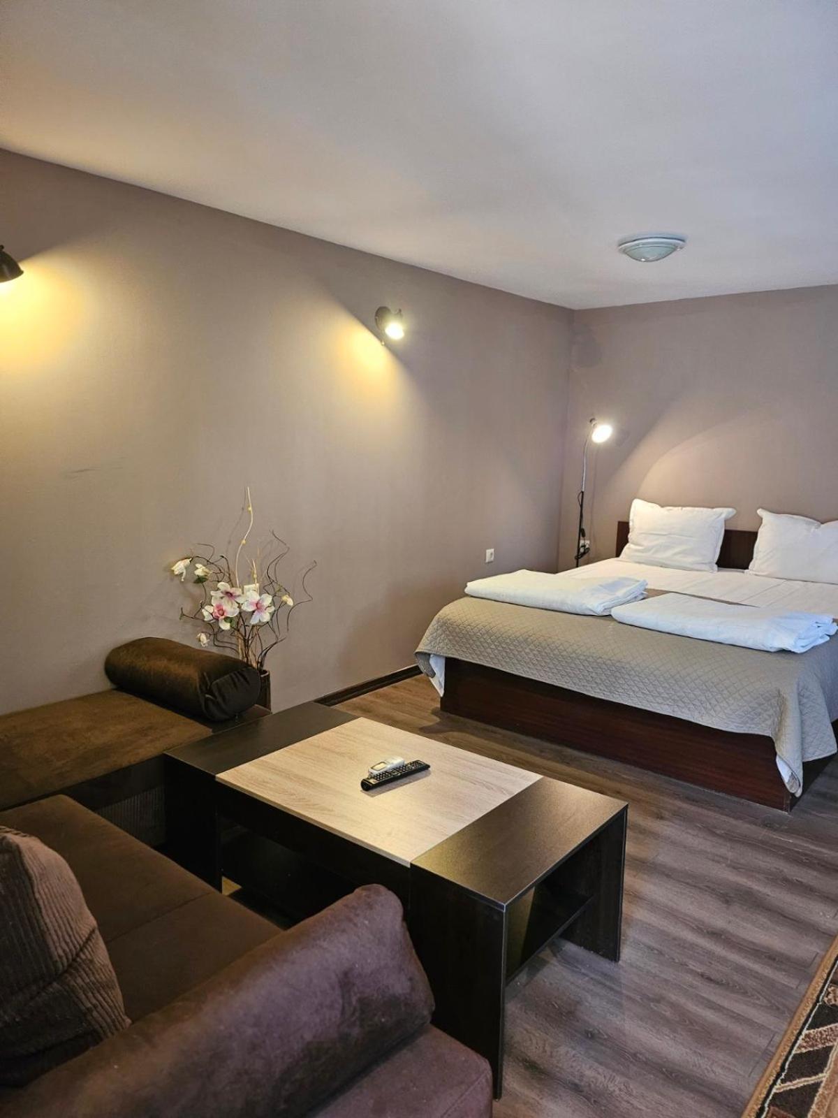 Orehite-Family Hotel ,Food & Pool Bozhichen エクステリア 写真