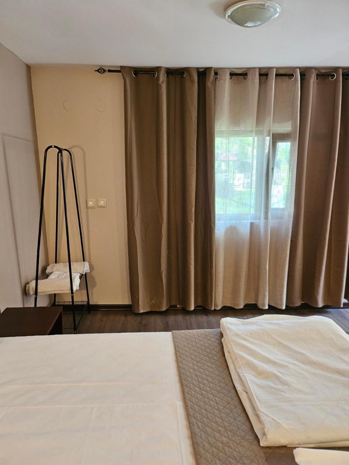 Orehite-Family Hotel ,Food & Pool Bozhichen エクステリア 写真