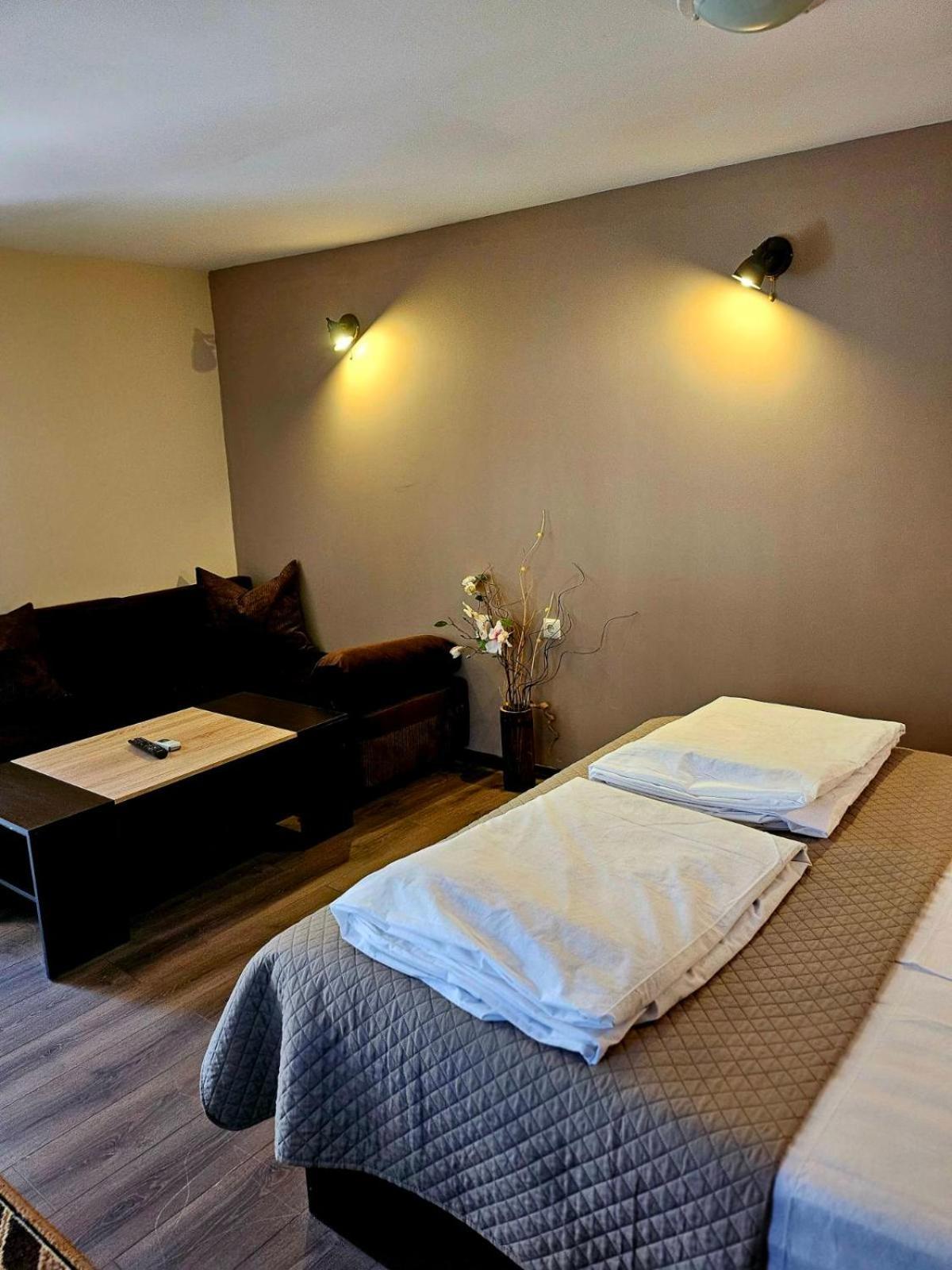 Orehite-Family Hotel ,Food & Pool Bozhichen エクステリア 写真