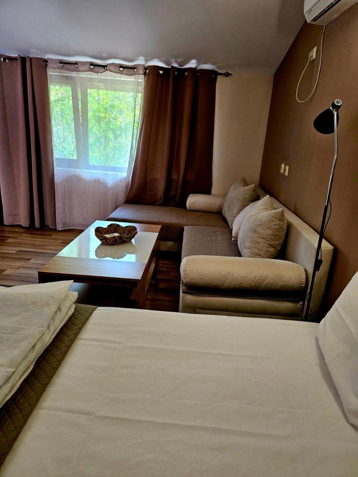 Orehite-Family Hotel ,Food & Pool Bozhichen エクステリア 写真