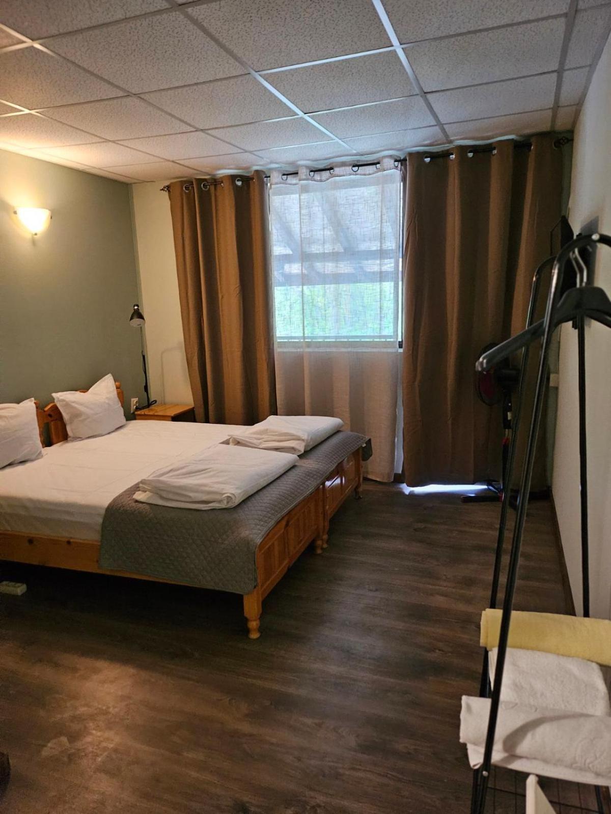 Orehite-Family Hotel ,Food & Pool Bozhichen エクステリア 写真