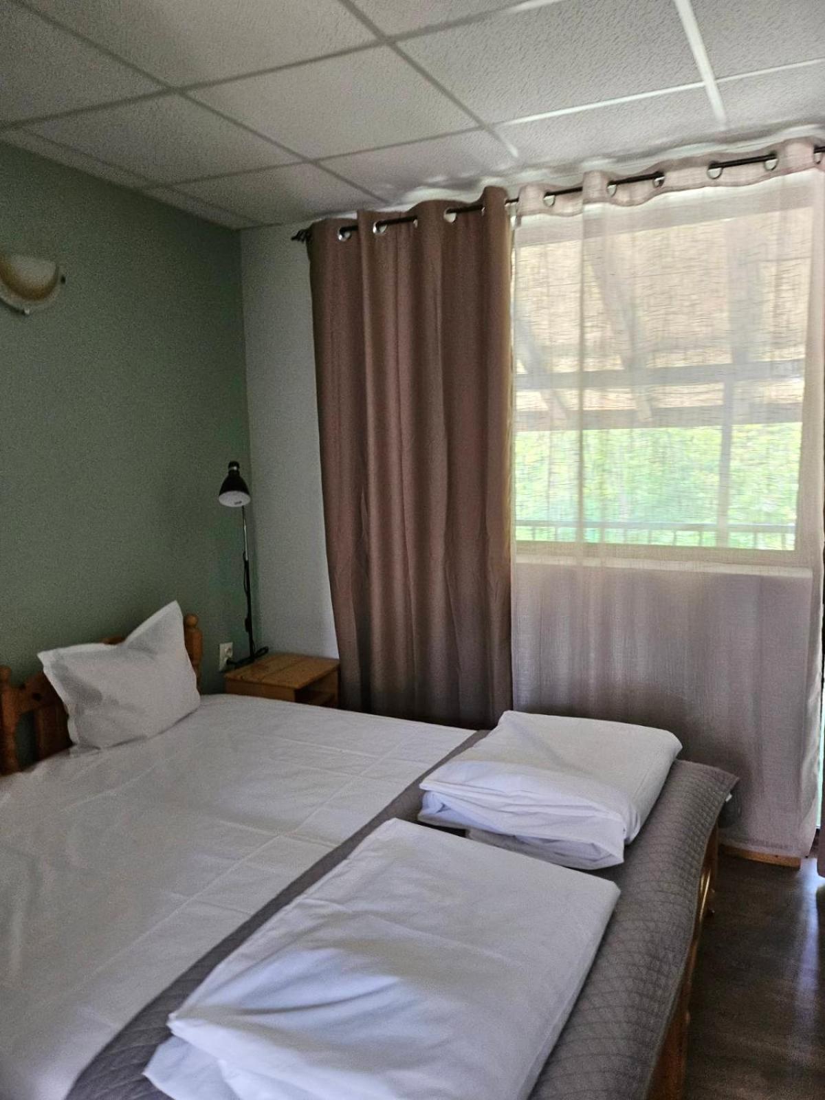 Orehite-Family Hotel ,Food & Pool Bozhichen エクステリア 写真