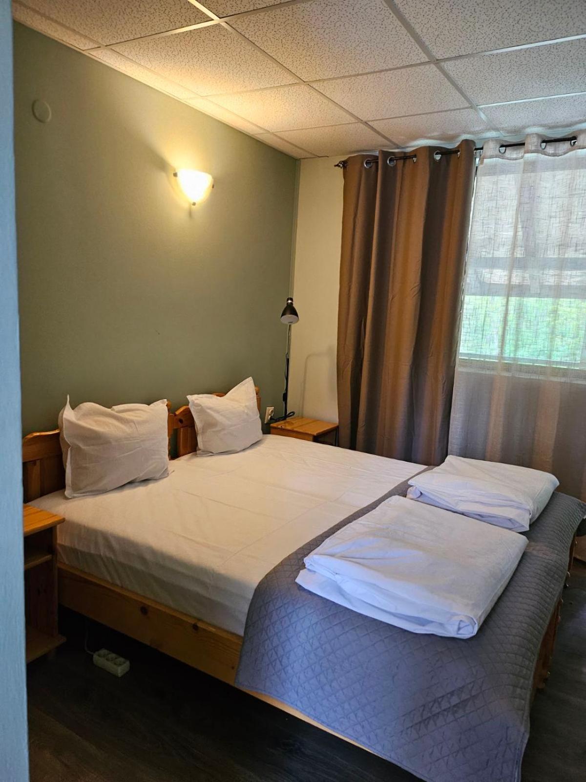 Orehite-Family Hotel ,Food & Pool Bozhichen エクステリア 写真