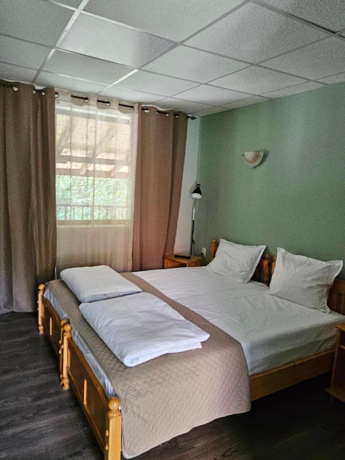 Orehite-Family Hotel ,Food & Pool Bozhichen エクステリア 写真