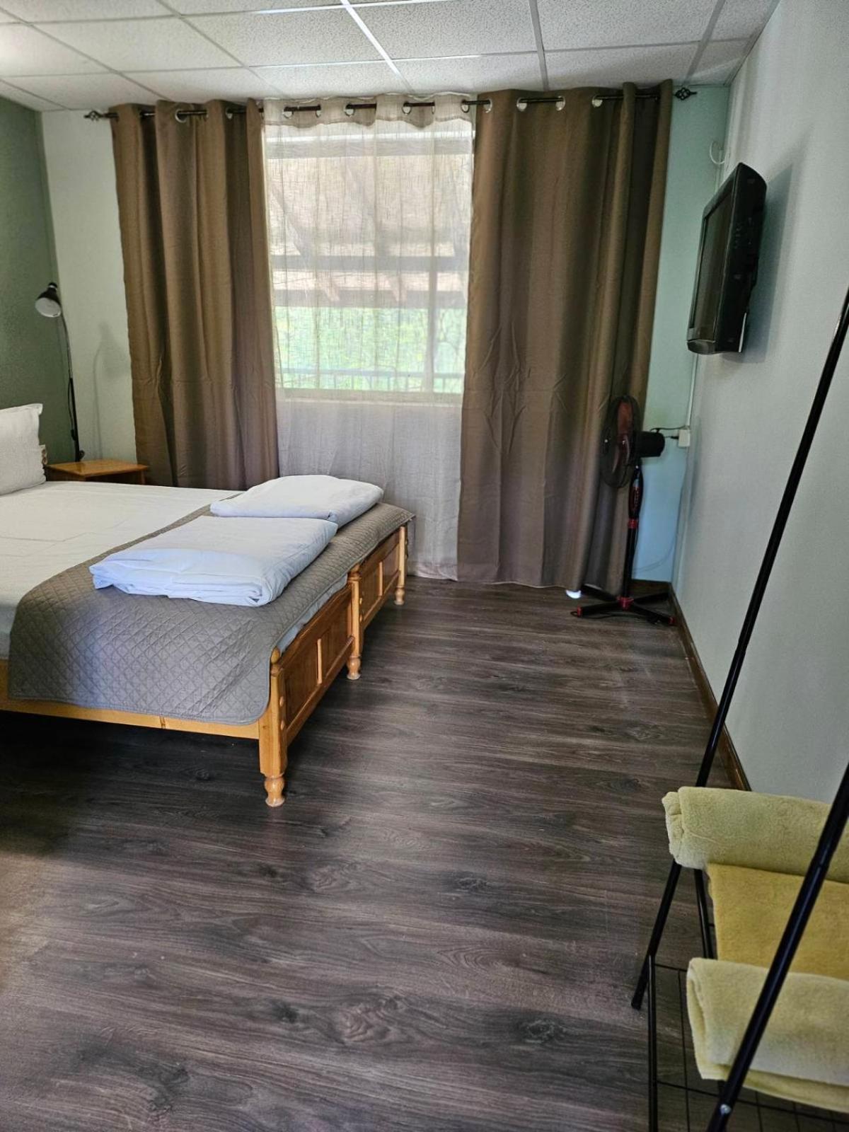 Orehite-Family Hotel ,Food & Pool Bozhichen エクステリア 写真