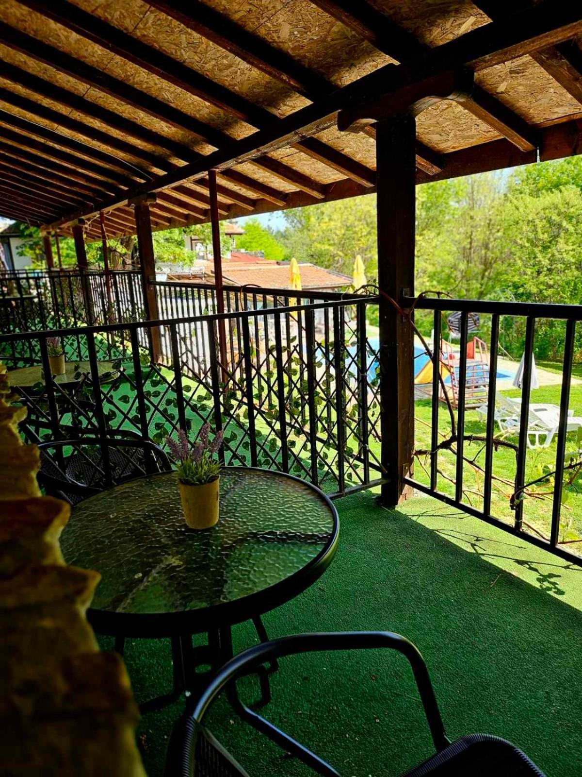 Orehite-Family Hotel ,Food & Pool Bozhichen エクステリア 写真